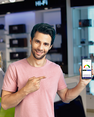 Man holding mobile with CreditBook app